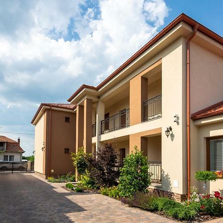 Villa Ephelia Dunajská Streda 外观 照片