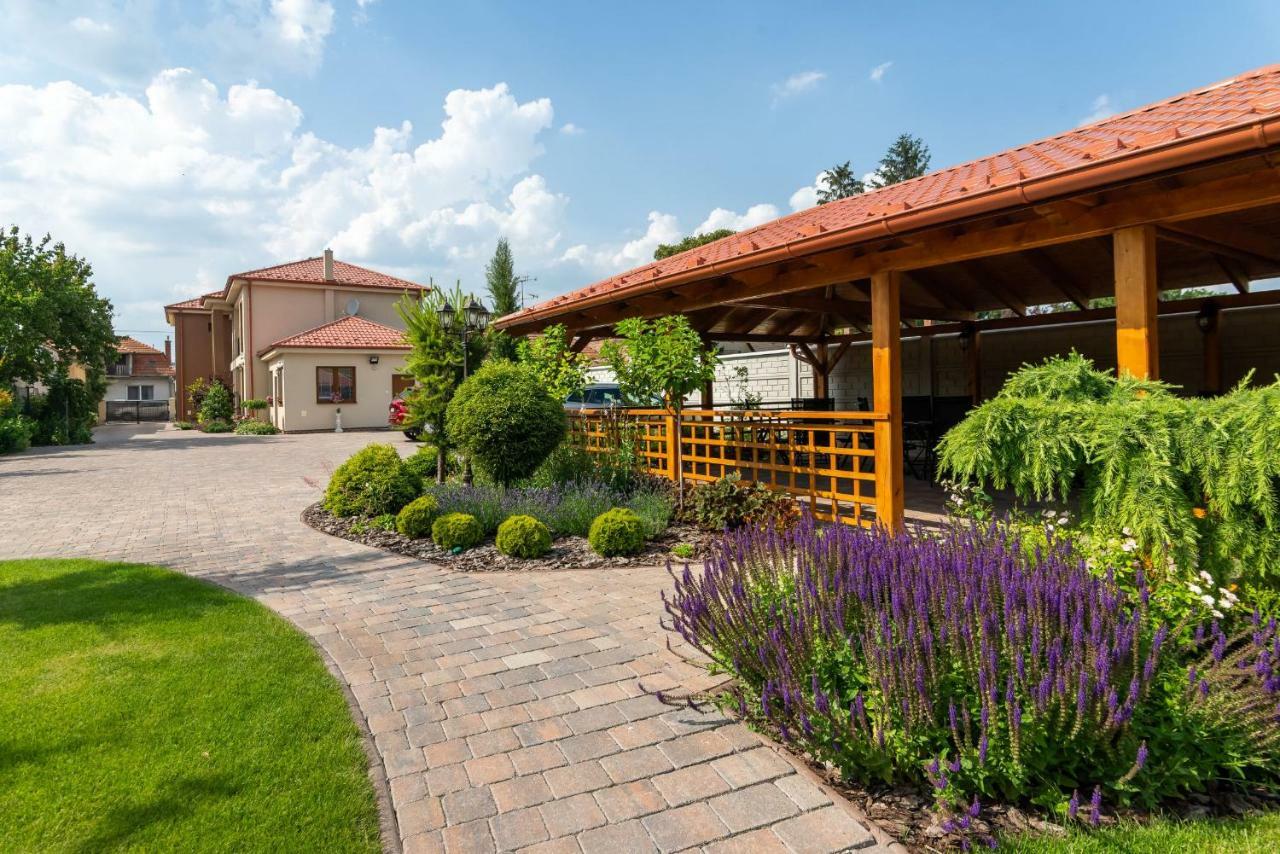 Villa Ephelia Dunajská Streda 外观 照片