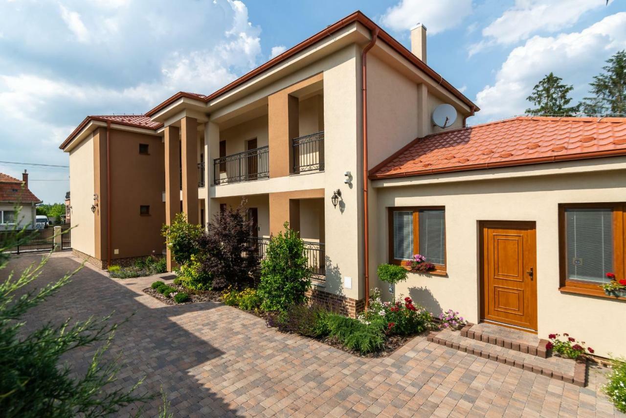 Villa Ephelia Dunajská Streda 外观 照片