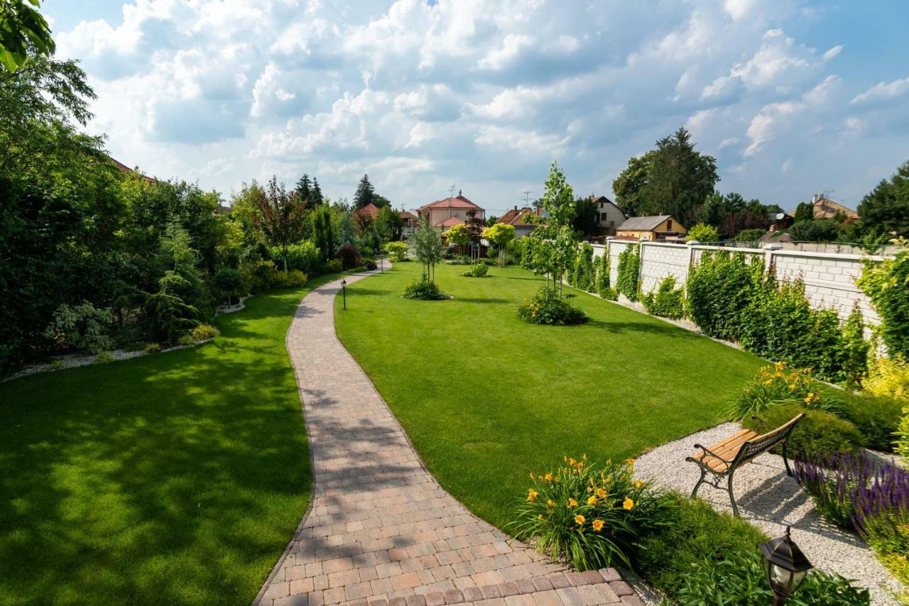 Villa Ephelia Dunajská Streda 外观 照片